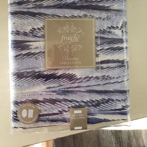 NWOT Fraiche Tablecloth 60x102 and 8 napkins